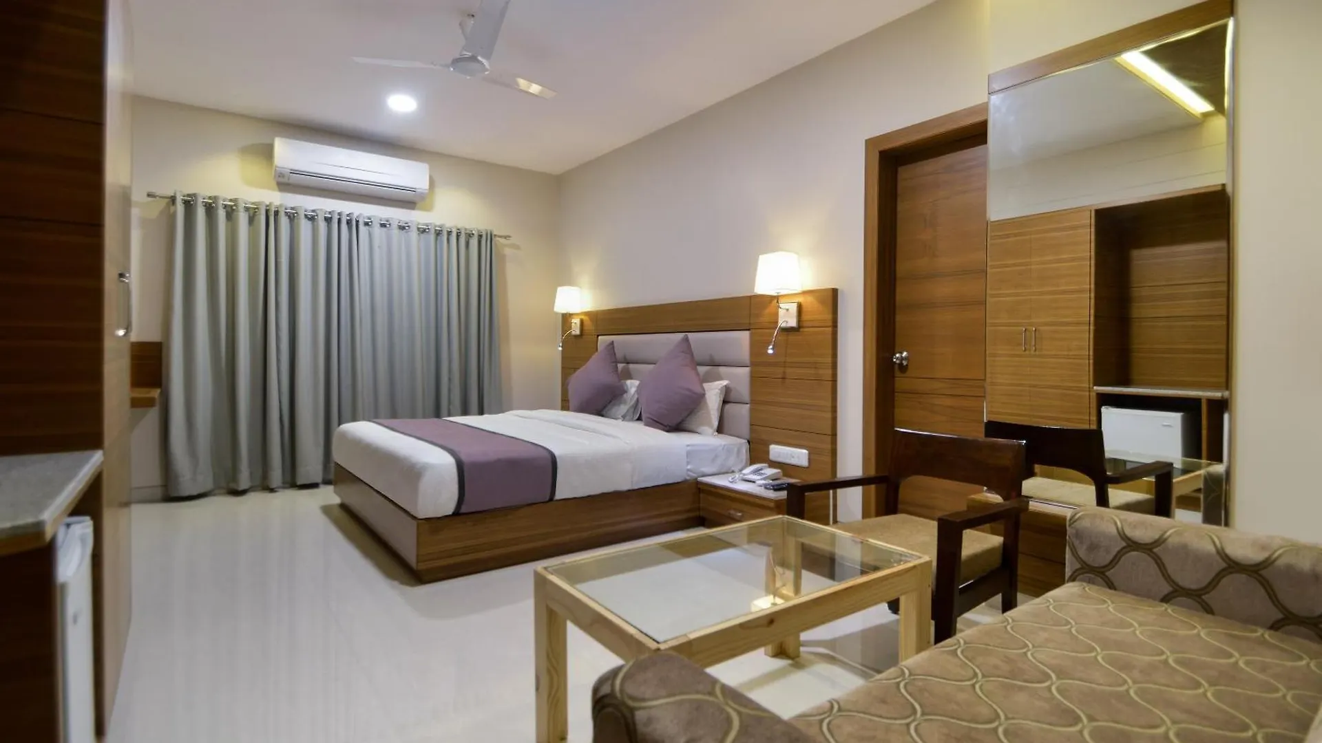 Collection O Surajpole Formerly Blu Orchid Udaipur Otel