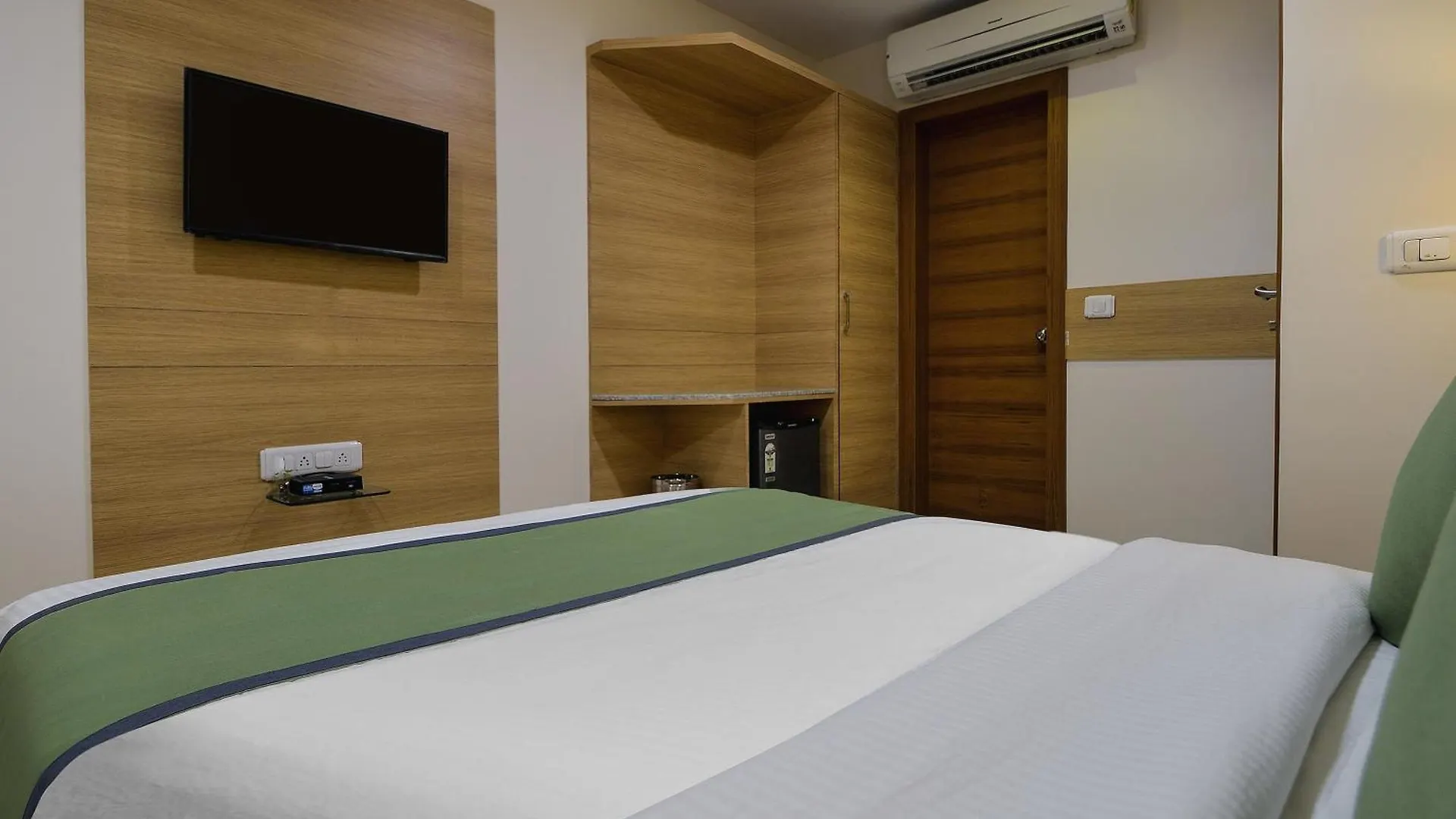 Hotel Collection O Surajpole Formerly Blu Orchid Udaipur